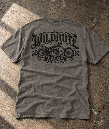WILDRUTE Chopper Tee, grey, back, on concrete floor